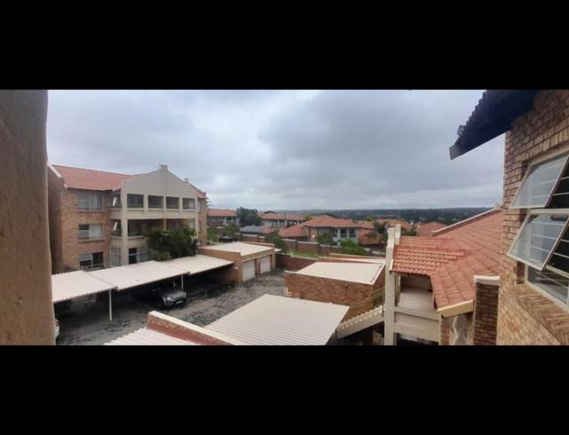 2 BEDROOM APARTMENT FOR SALE IN RASLOUW AH